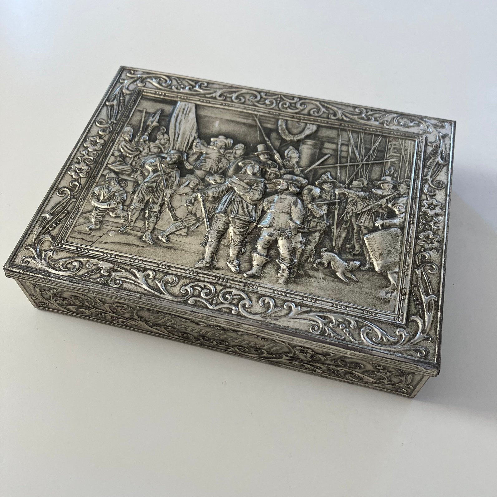 Vintage grote Victoria biscuit koektrommel Rembrandt, Verzamelen, Verzenden, Gebruikt, Koek(jes)
