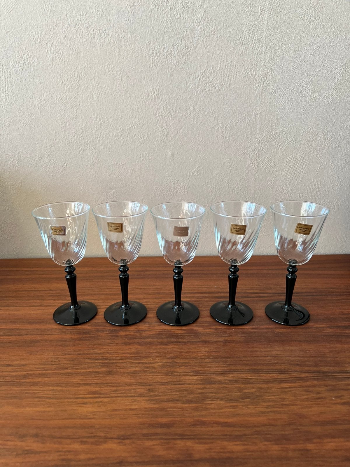 Set van 5 vintage Luminarc France wijnglazen zwarte voet, Ophalen of Verzenden, Nieuw, Overige typen