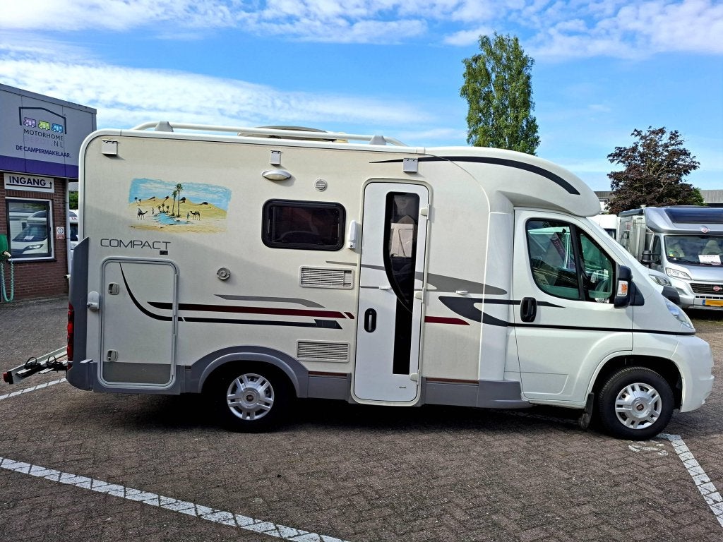 Adria Compact SP Zonnepaneel|Fietsendrager, Caravans en Kamperen, Campers, Chemisch toilet, Ringverwarming, Buitenlamp, Bedrijf