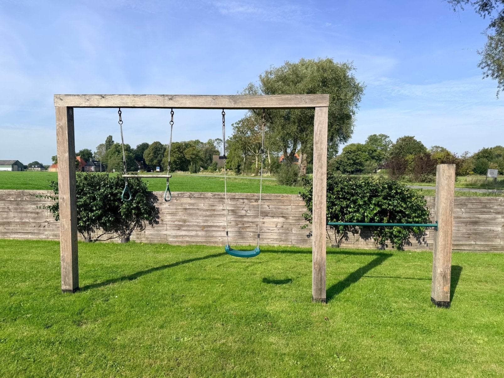 Schommel en duikelrek Douglashout, Ophalen, Gebruikt, Schommel
