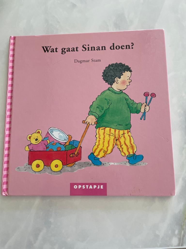 Wat gaat Sinan doen? - Dagmar Stam (Hardcover), Boeken, Ophalen of Verzenden, Gelezen, 1 tot 2 jaar