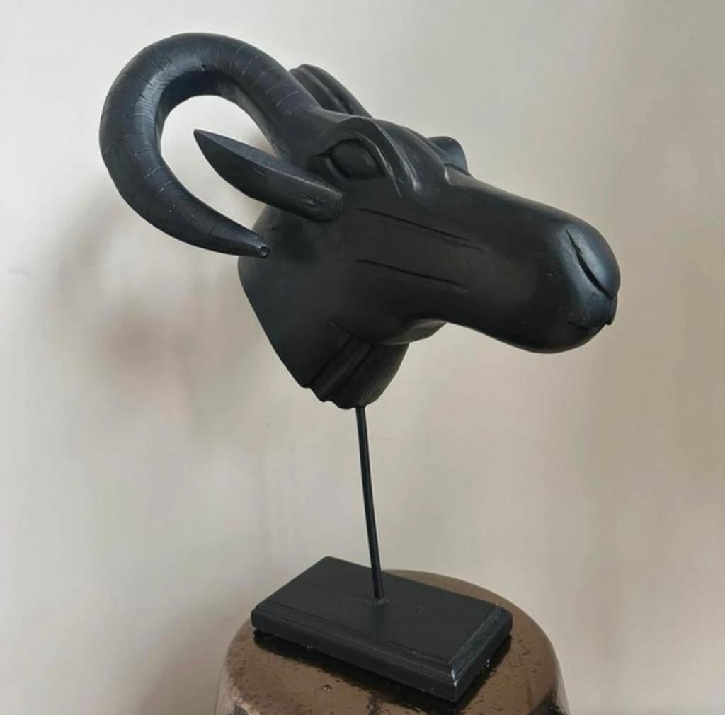 Zwart beeld op sokkel, Ophalen of Verzenden, Zoogdier, Op sokkel, Beeld
