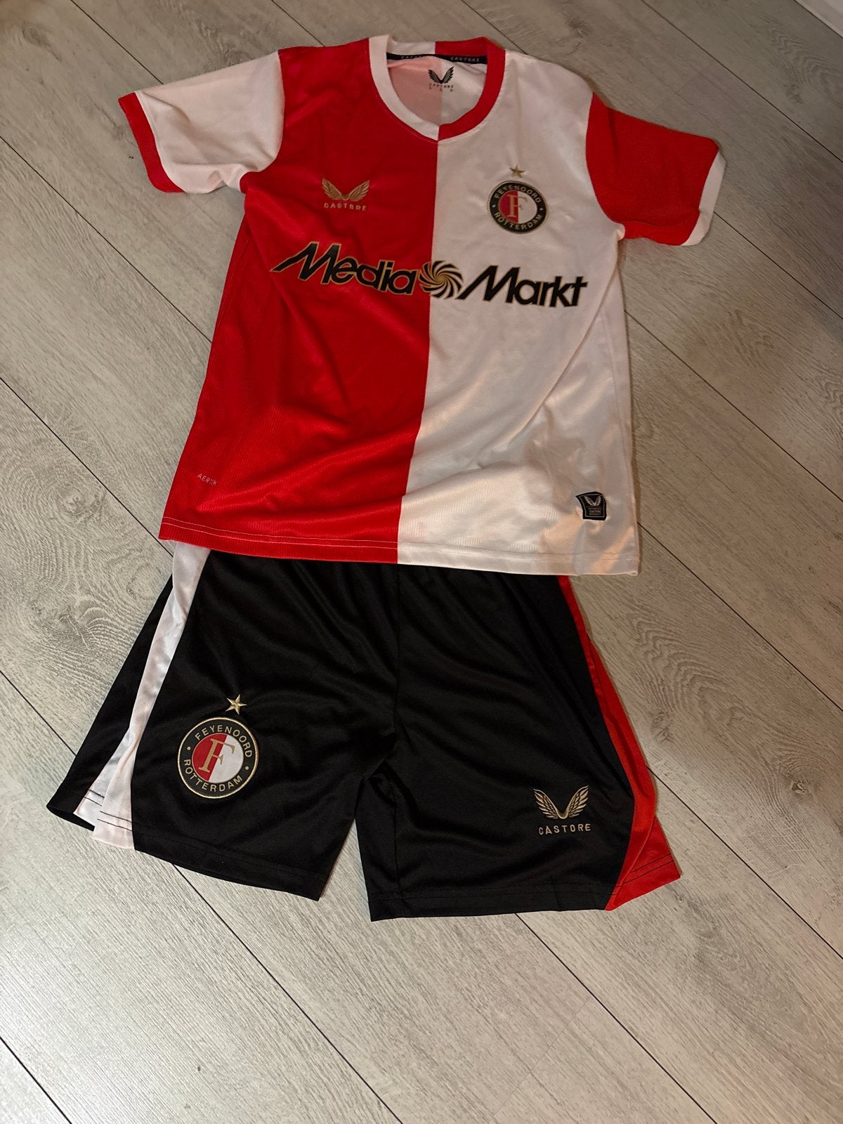 Feyenoord thuisshirt en broekje - Maat L - Zo goed als nieuw, Maat L, Verzenden, Zo goed als nieuw, Set