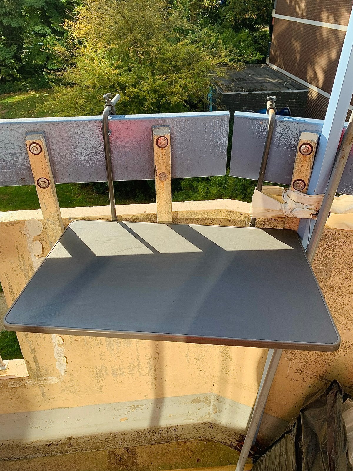 Handige balkon bijzettafel - Grijs, Ophalen, Gebruikt, Rechthoekig, Metaal
