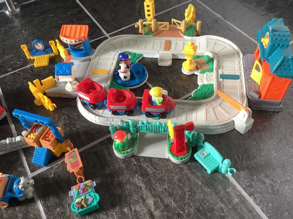 LITTLE PEOPLE trein speelset, kermis en popjes, Kinderen en Baby's, Speelgoed | Fisher-Price, Verzenden, Zo goed als nieuw, Speelset