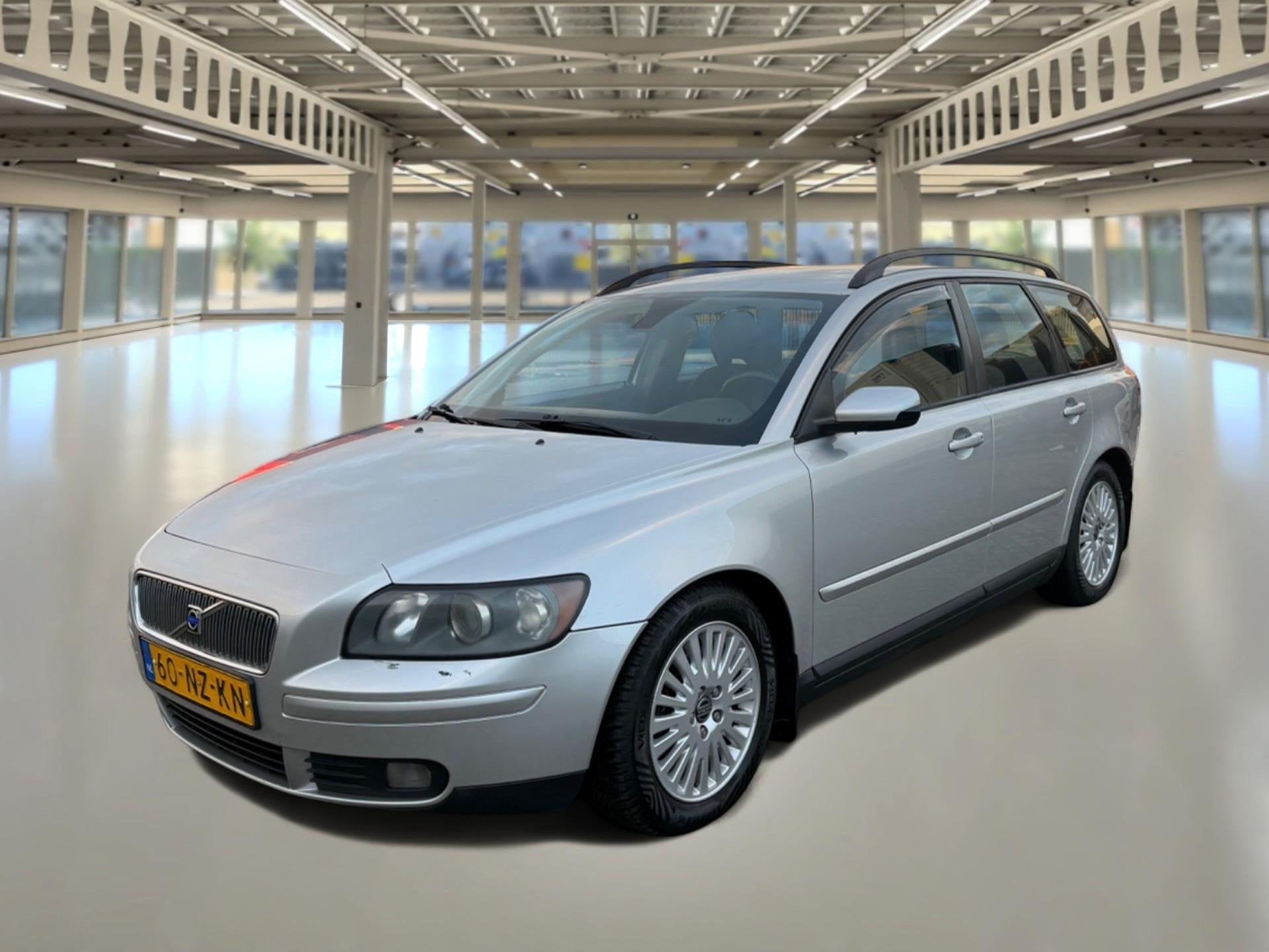 Volvo V50 2.4 Elite Rijklaar met garantie, Gebruikt, 700 kg, Leder en Stof, Origineel Nederlands