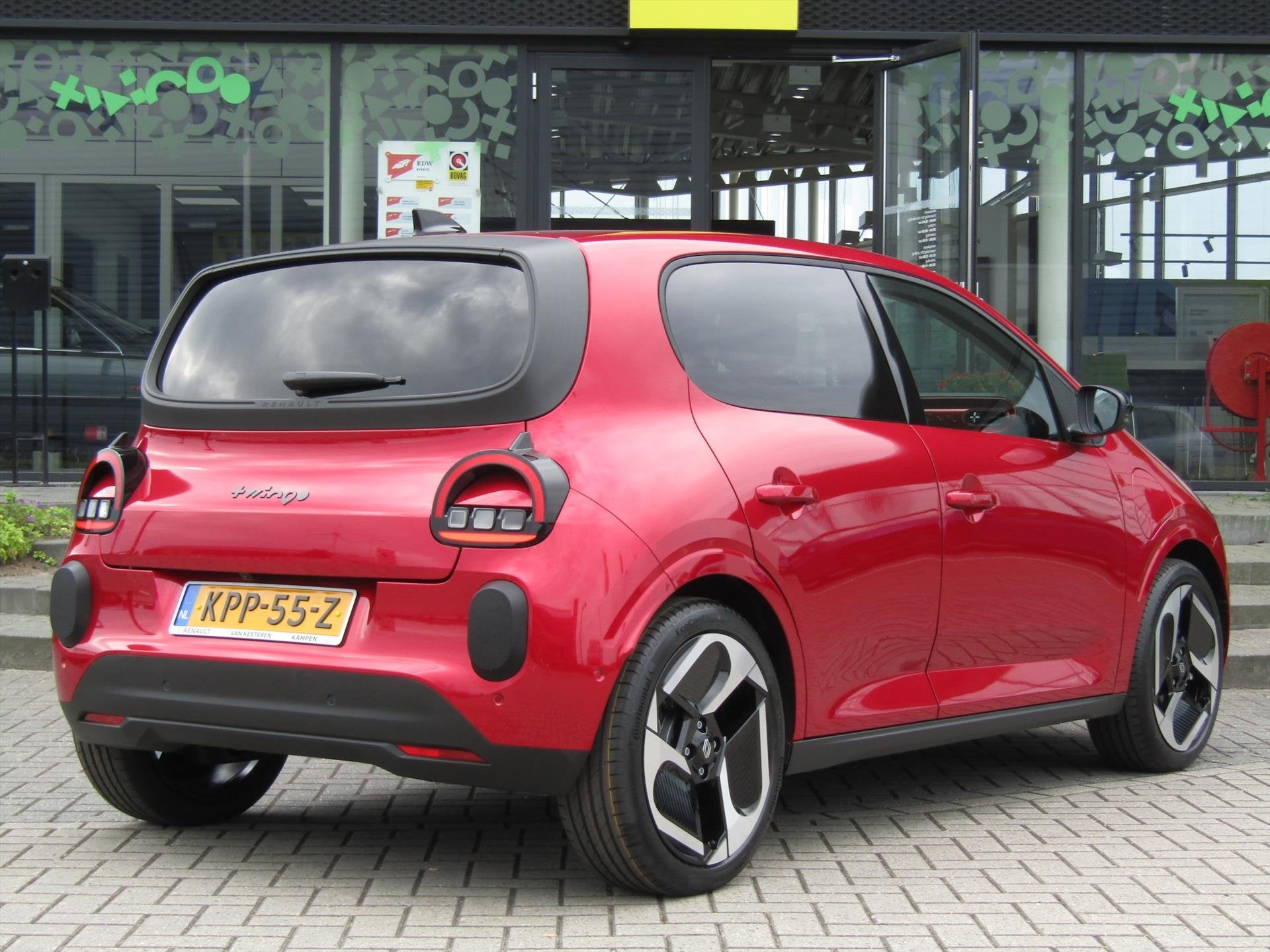 RENAULT Twingo 82pk Techno / 18'' Velgen / Navigatie / Camer, Auto's, Gebruikt, Zwart, 4 stoelen, 180 min