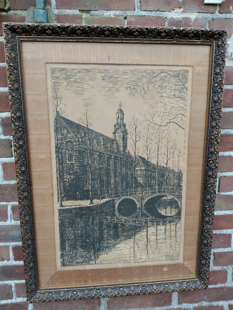 Antieke ets, universiteitsgebouw Leiden., Ingelijst, Stadsgezicht, 75 cm, 1900 - 1949
