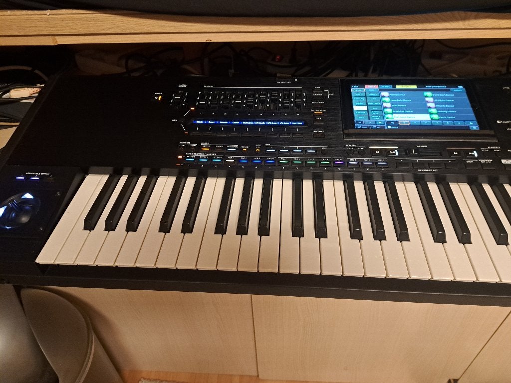 Korg PA 5X 76 Lees verder a.u.b. BELANGRIJK !, Muziek en Instrumenten, Korg, Ophalen of Verzenden, Zo goed als nieuw, Midi-aansluiting
