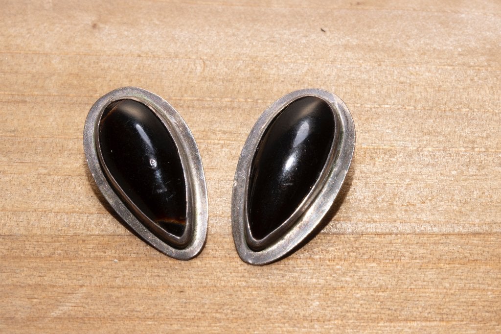Oorbellen van zwart koraal, clips, Ophalen of Verzenden, Zo goed als nieuw, Zwart, Overige materialen