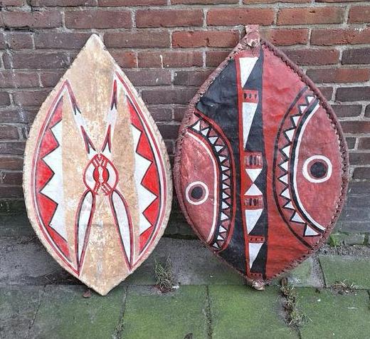 2x origineel Masai Schild, Buffelhuid Masai beschildering, Antiek en Kunst, Kunst | Niet-Westerse kunst, Ophalen of Verzenden