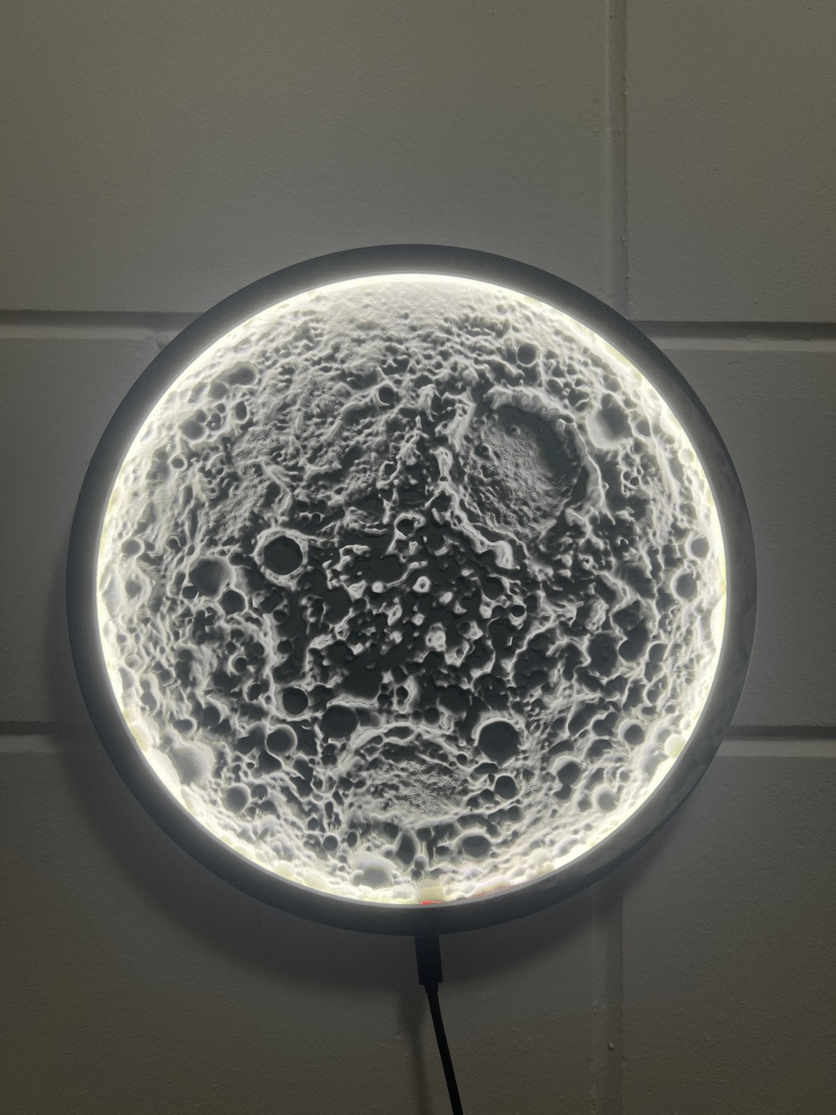 Maan wandlamp - 31.5 cm - USB-C voeding, Huis en Inrichting, Lampen | Wandlampen, Kunststof, LED, Nieuw, Overige fittingen