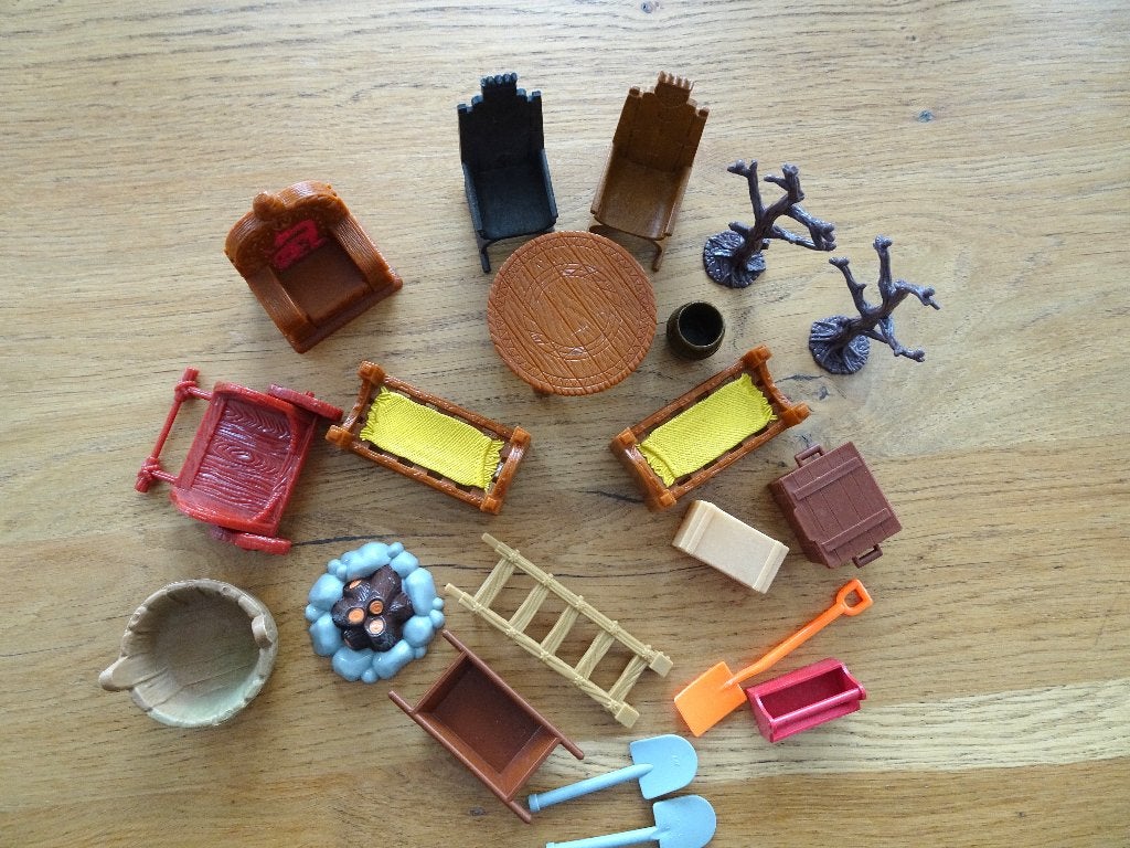 miniatuur meubeltjes 6,=, Ophalen of Verzenden, Zo goed als nieuw, Poppenhuis
