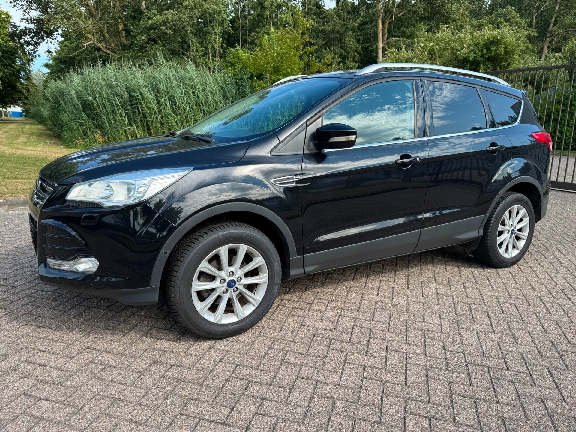 Ford Kuga 1.5 Titanium Plus|ECC|TREKHAAK|HALFLEDER|CAMERA|CR, Auto's, Ford, 4 cilinders, Leder en Stof, Zwart, Bedrijf