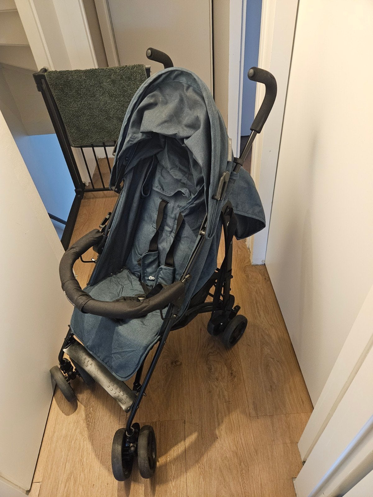 Compacte buggy met zonnekap en verstelbare rugleuning, Kinderen en Baby's, Ophalen, Zo goed als nieuw, Overige merken, Verstelbare rugleuning