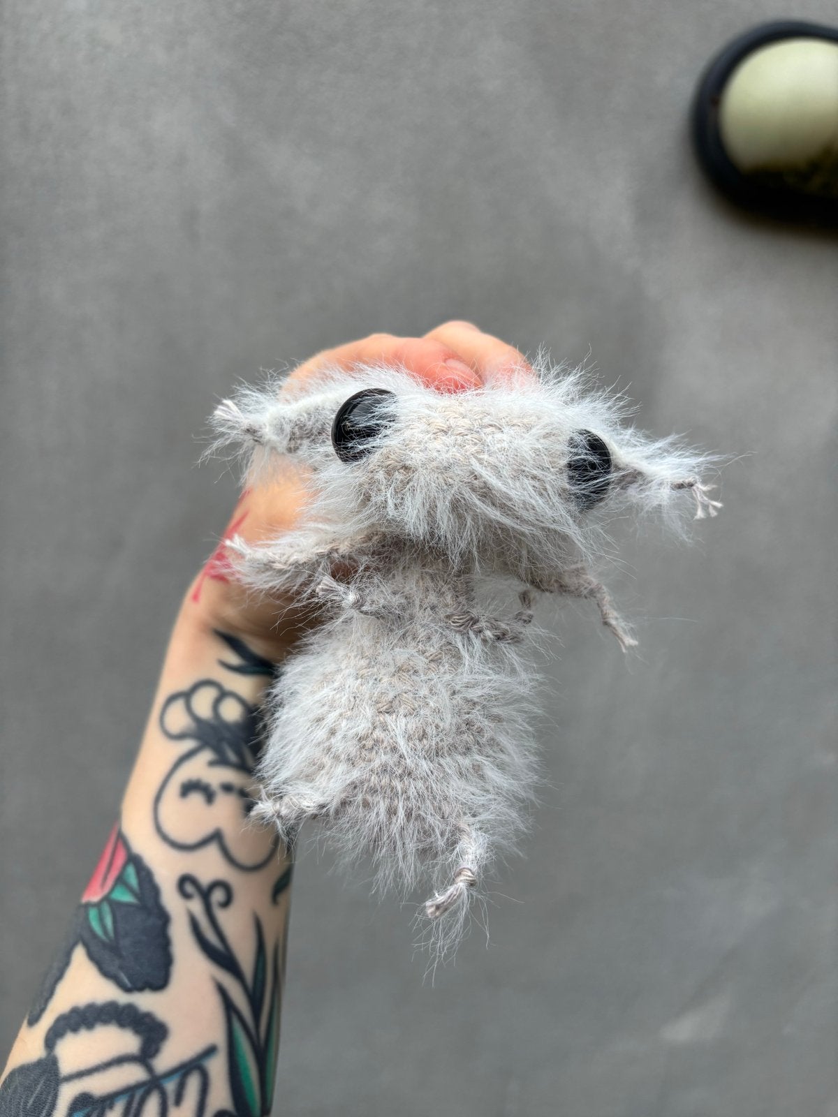 Handgemaakt pluizig knuffeltje - Uniek en schattig, Ophalen of Verzenden, Nieuw, Haken, Wol of Garen