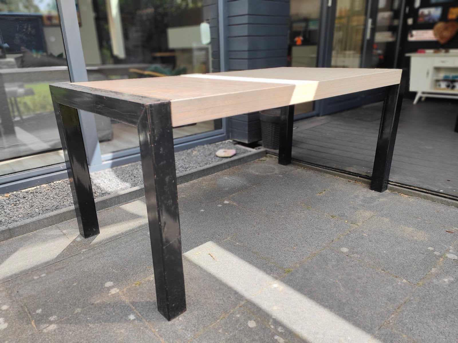 Tafel met metalen onderstel (stalen poten) en houten blad, Huis en Inrichting, Gebruikt, 50 tot 100 cm, 150 tot 200 cm, Industrieel, Robuust