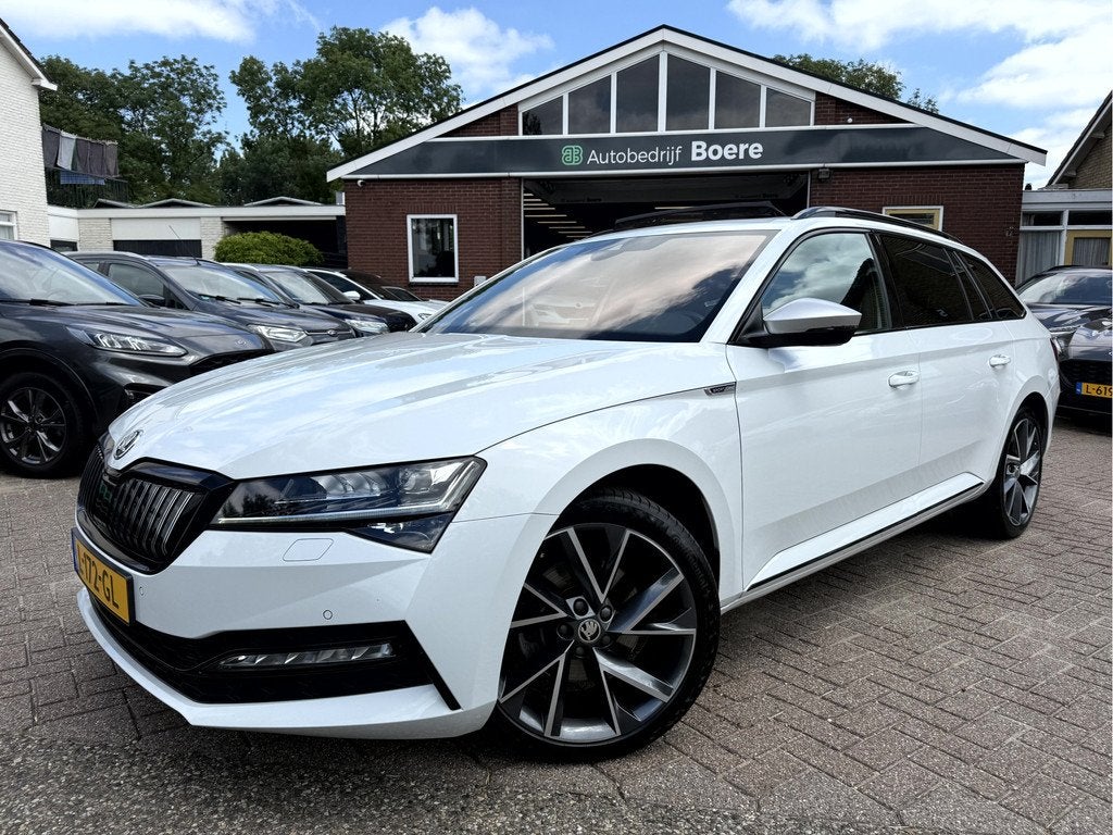 Skoda Superb Combi 1.4 TSI iV Sportline Business Panoramadak, Auto's, Skoda, Gebruikt, 4 cilinders, Wit, 13 kWh
