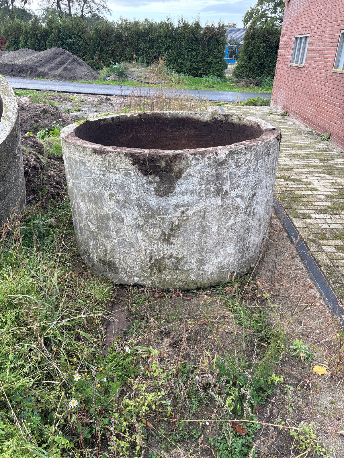 2 Grote Betonnen Plantenbakken - Ø 170 cm