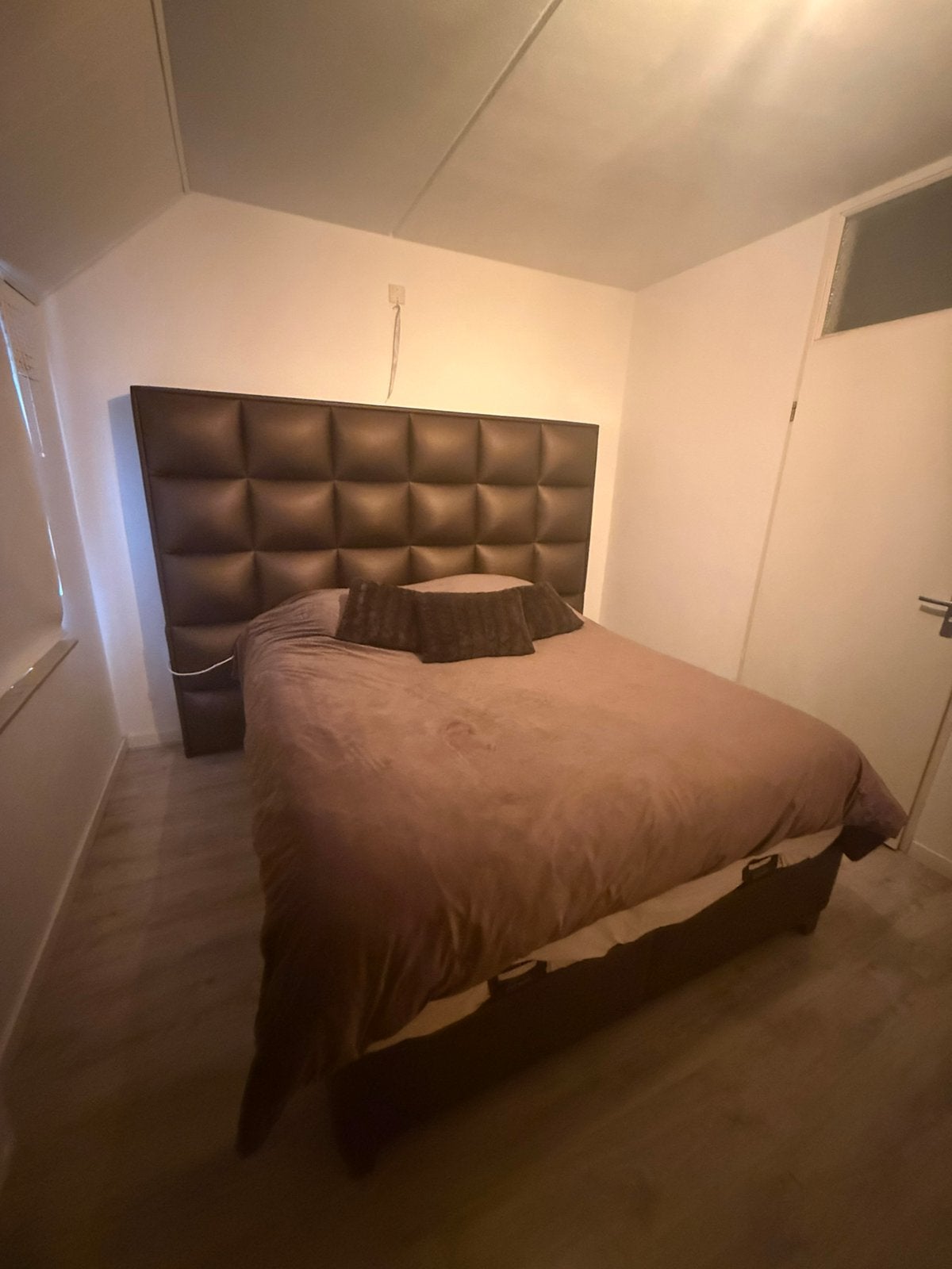Boxspring met opbergruimte en hoofdbord, Huizen en Kamers, Kamers te huur