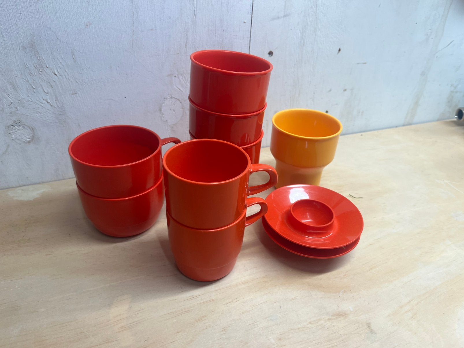 Mepal servies 10-delig rood geel, Caravans en Kamperen, Kampeeraccessoires, Ophalen of Verzenden, Zo goed als nieuw