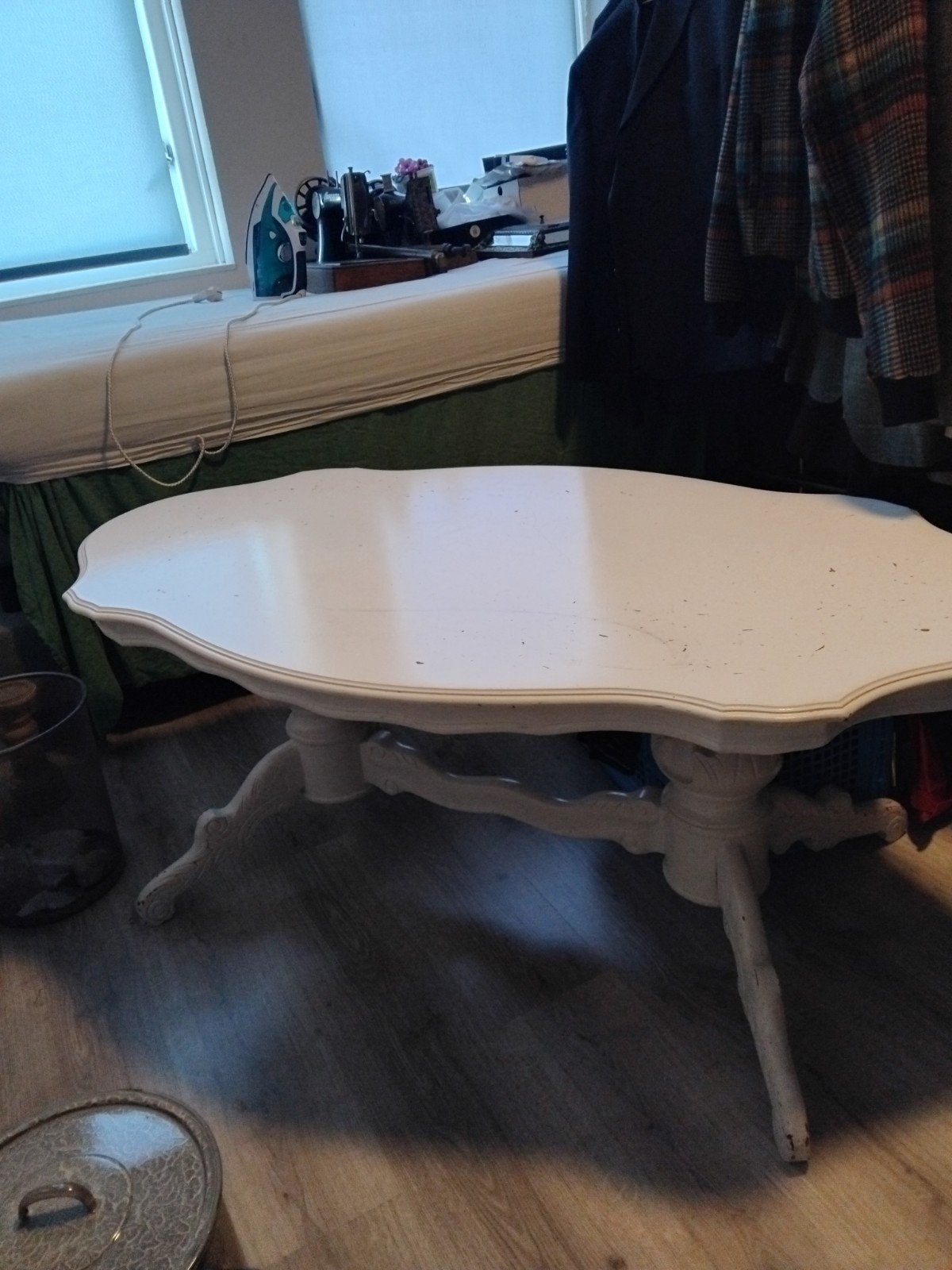 Antieke salontafel, wit, sierlijk houtsnijwerk, Huis en Inrichting, Tafels | Salontafels, Ophalen, 50 – 75, Gebruikt, 100 tot 150 cm