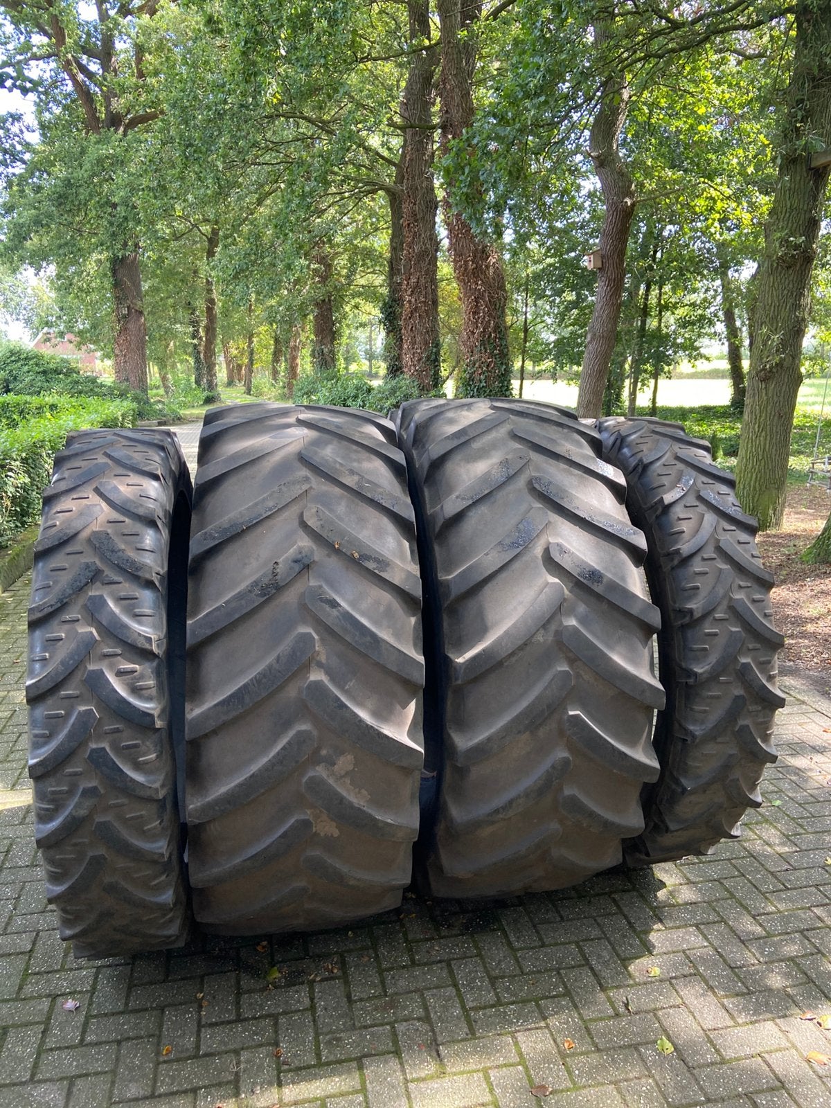 Complete set michelin xm 108 & kleber super 9!!, Ophalen