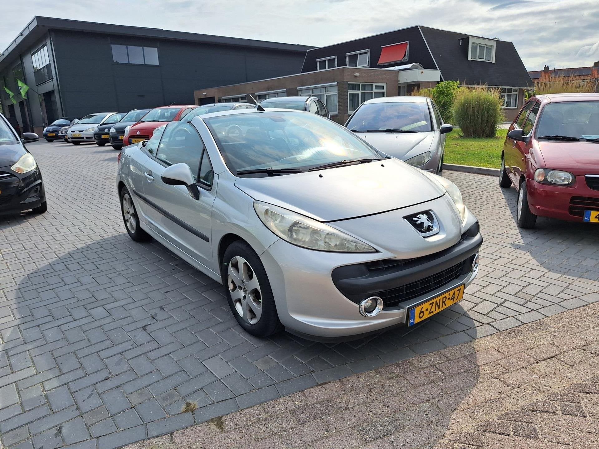 Peugeot 207 CC 1.6 VTi Première / Super leuke Cabrio / APK, 15 km/l, Gebruikt, 4 cilinders, Cabriolet