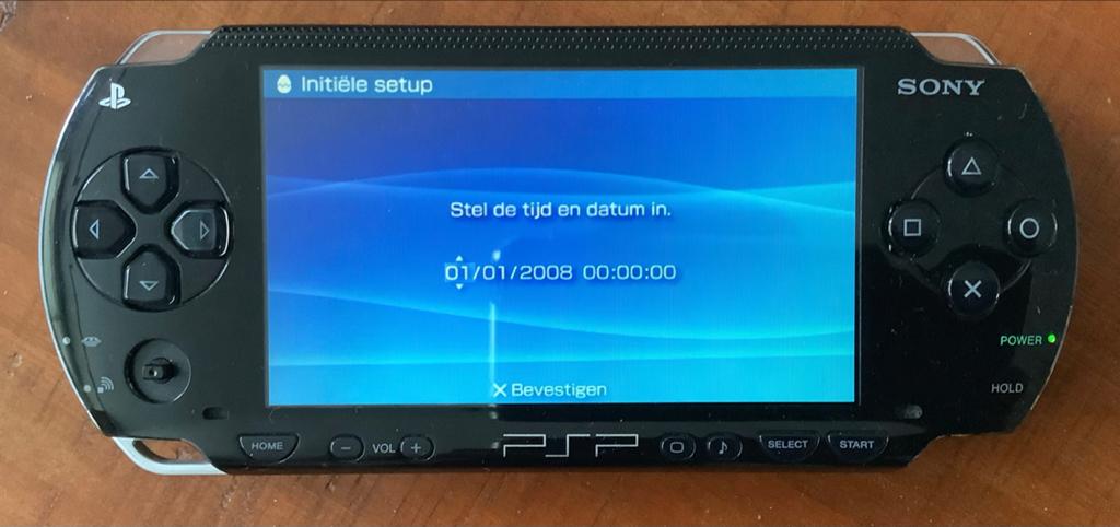 Sony Playstation PSP (PSP-1004G1) met toebehoren en 4 games, Avontuur en Actie, Gebruikt, 1 speler, Ophalen of Verzenden