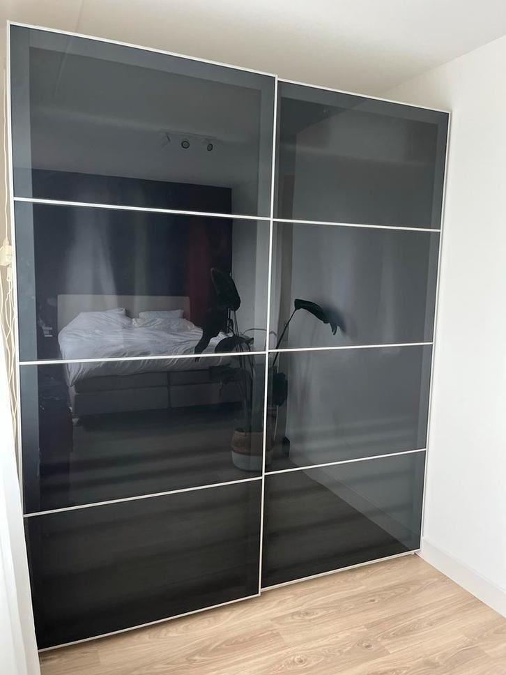 IKEA Skytta Färvik schuifdeuren met panelen van zwart glas, Huis en Inrichting, Kasten | Kledingkasten, Gebruikt, 200 cm of meer