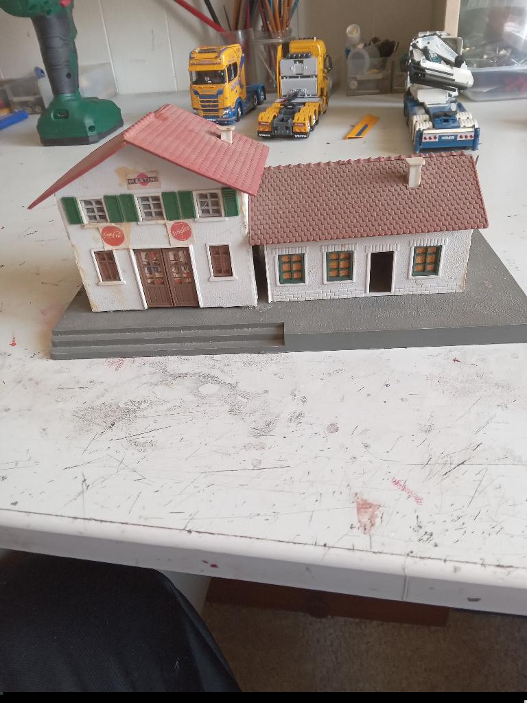 Station en goederenloods ho, Hobby en Vrije tijd, Modeltreinen | H0, Overige merken, Wisselstroom, Gebruikt, Brug, Tunnel of Gebouw