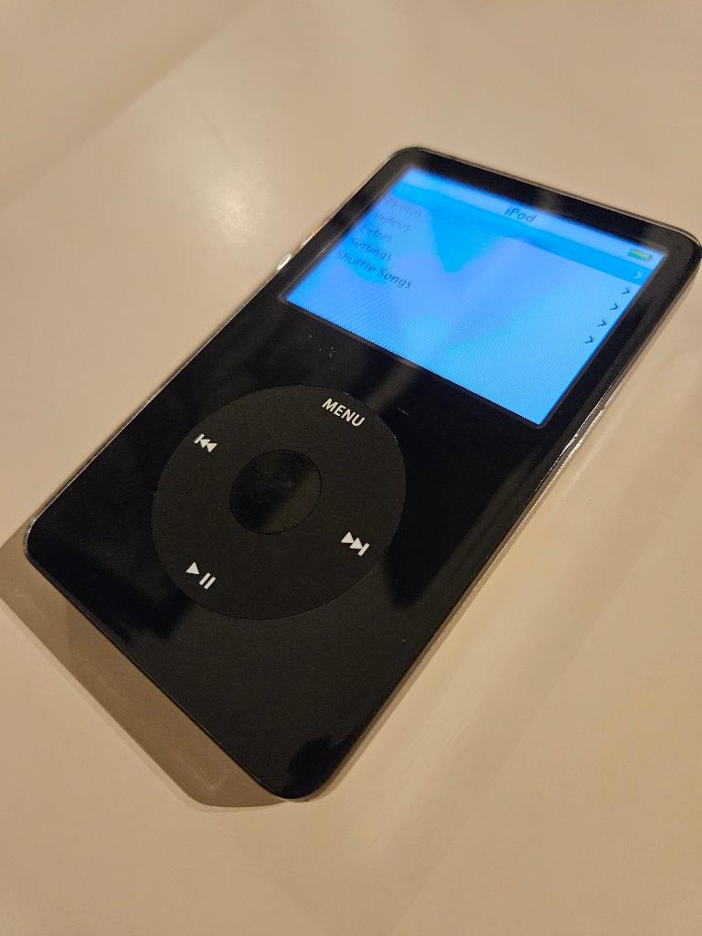 iPod Classic 5.5 gen 30 GB, Gebruikt, Classic, Zwart, Ophalen of Verzenden