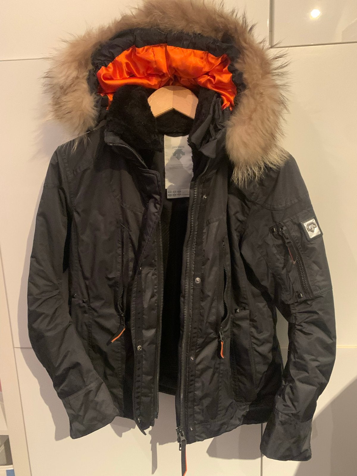 Nieuw Zwarte winterjas met bontkraag, Kleding | Dames, Jassen | Winter, Ophalen of Verzenden, Zo goed als nieuw, Maat 36 (S), Zwart