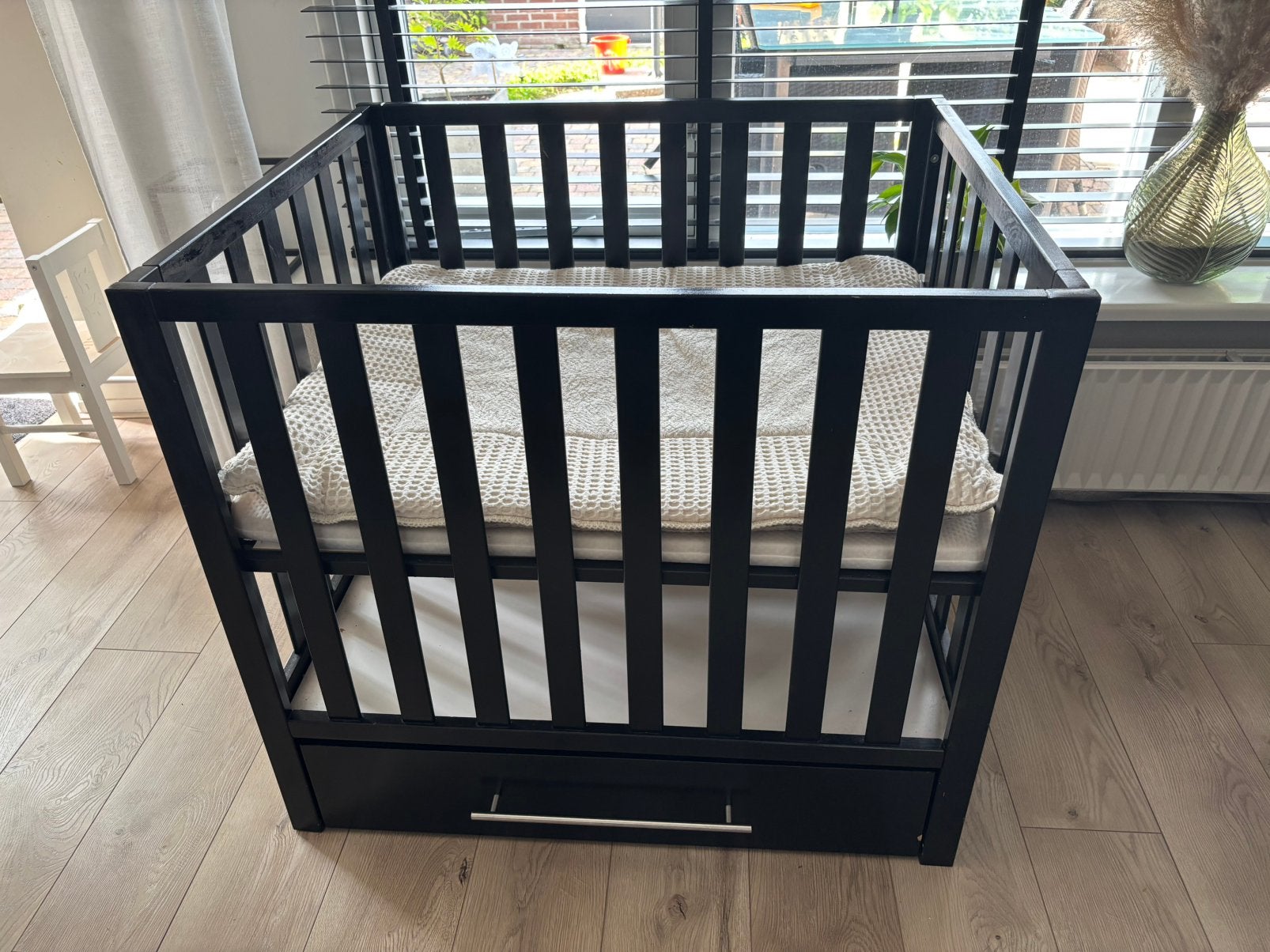 Zwarte box met lade , matras en kleed, Ophalen, Gebruikt, Rechthoekig, In hoogte verstelbaar