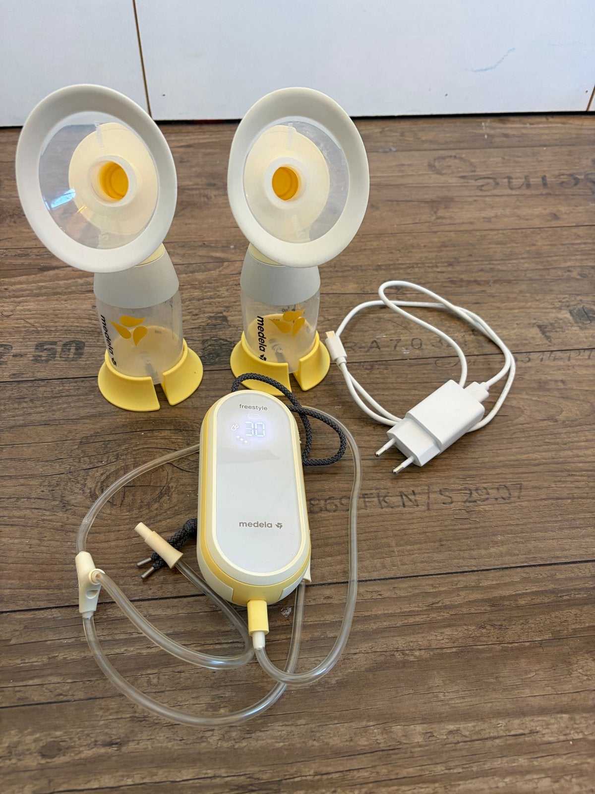 Medela Freestyle Dubbele Borstkolf met toebehoren, Medela, Borstkolf, Ophalen of Verzenden, Zo goed als nieuw