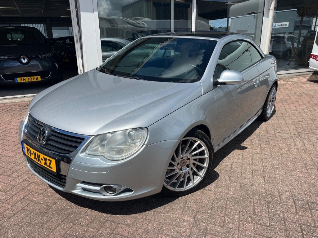 Volkswagen EOS 2.0 16V FSI Clima cruise CarPlay Camera NL-au, Auto's, Voorwielaandrijving, Gebruikt, 4 cilinders, 4 stoelen