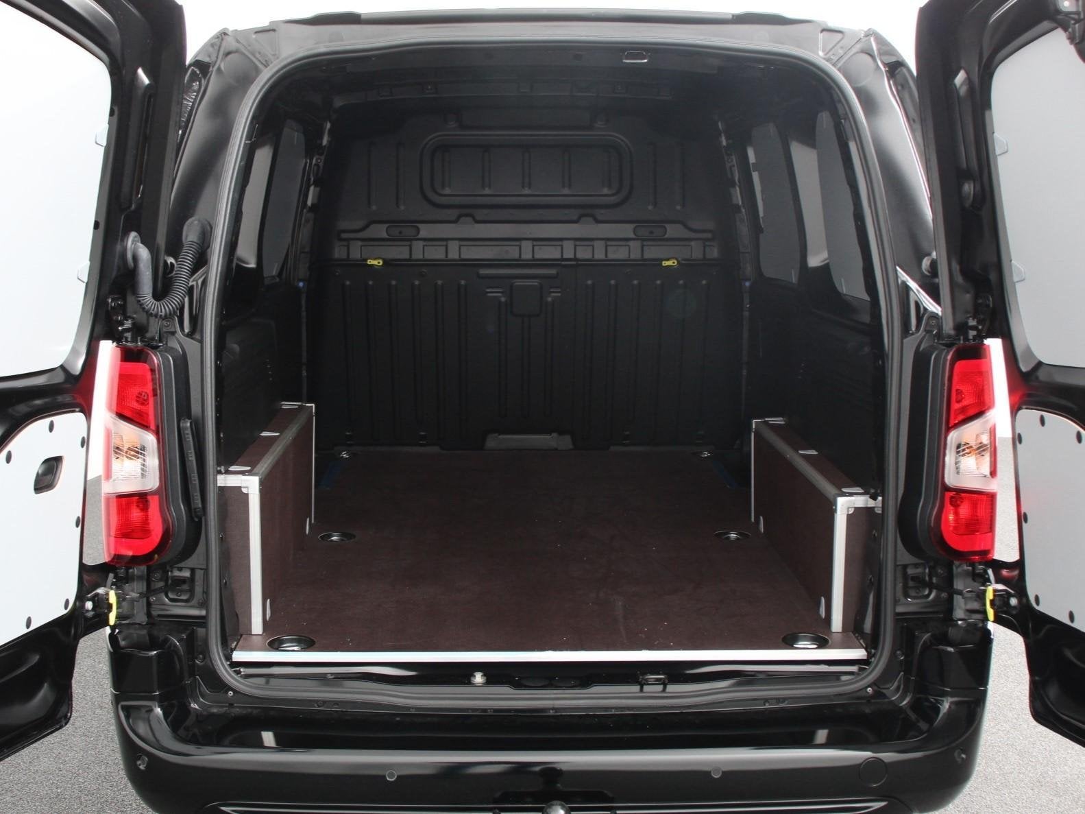 Opel Combo 1.5 BlueHDi 130PK L2 Automaat Apple Carplay / And, Auto's, Stof, Gebruikt, 4 cilinders, Zwart