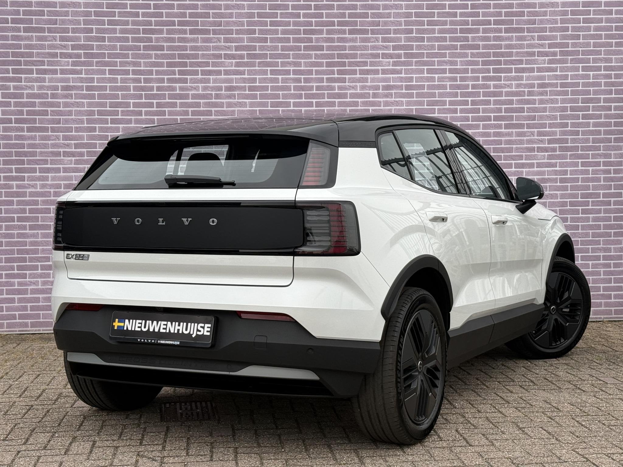 Volvo EX30 Cross Country P5 Long Range Plus Europa 69 kWh |, Auto's, Volvo, Achterwielaandrijving, Leder en Stof, Wit, Nieuw