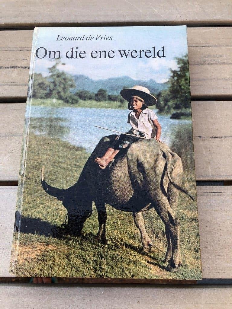 Om die ene wereld - Leonard de Vries (1969), Ophalen, Zo goed als nieuw, Boek of Tijdschrift