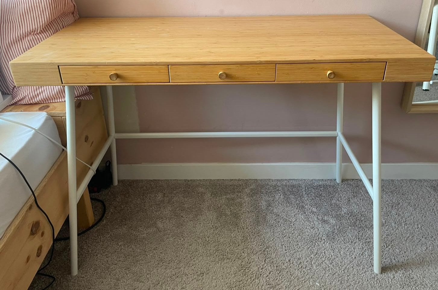 Ikea LILLASEN bureau, Ophalen of Verzenden, Zo goed als nieuw