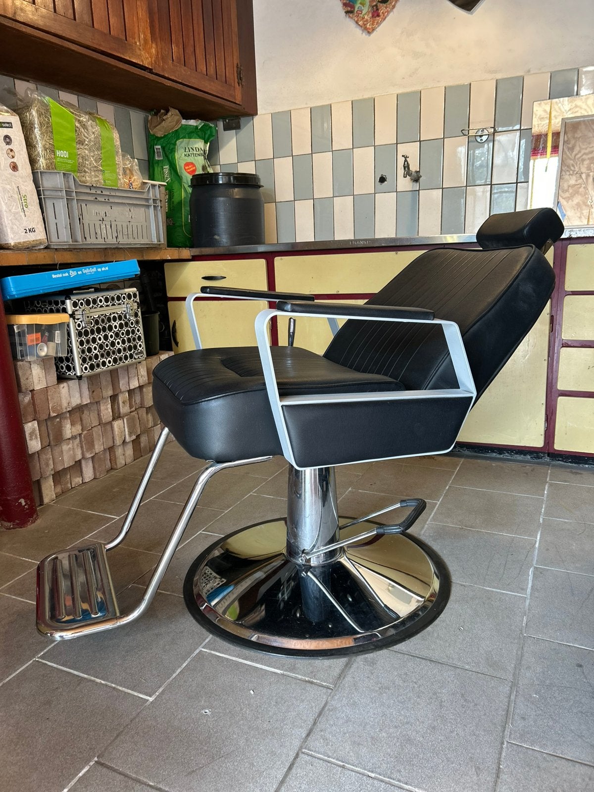 Barberstoel, Ophalen, Gebruikt, Zwart, Eén