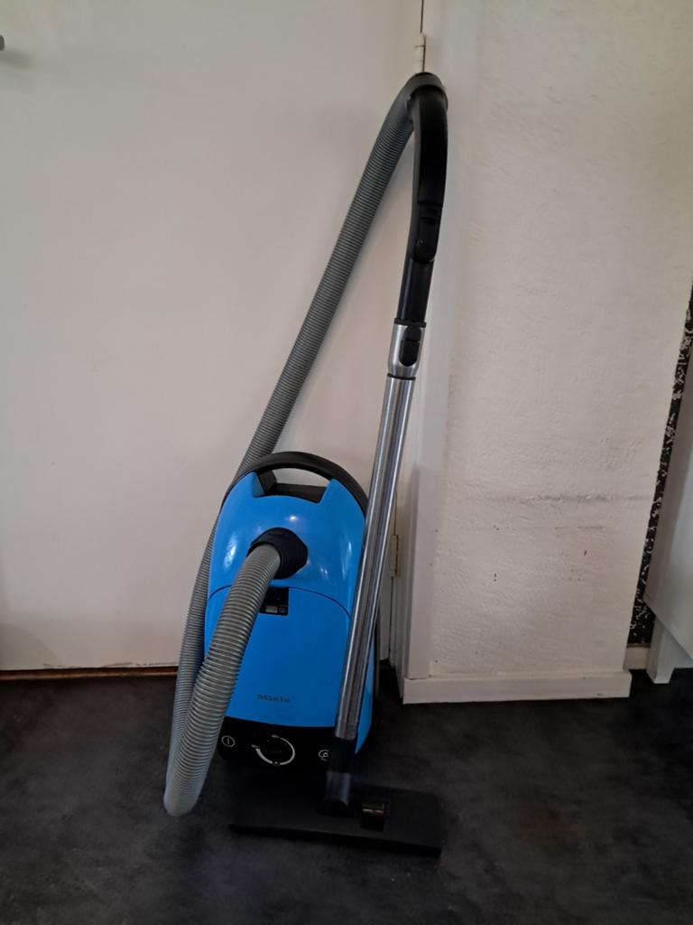 Miele stofzuiger 1800 watt, Ophalen, Gebruikt, 1600 tot 2000 watt