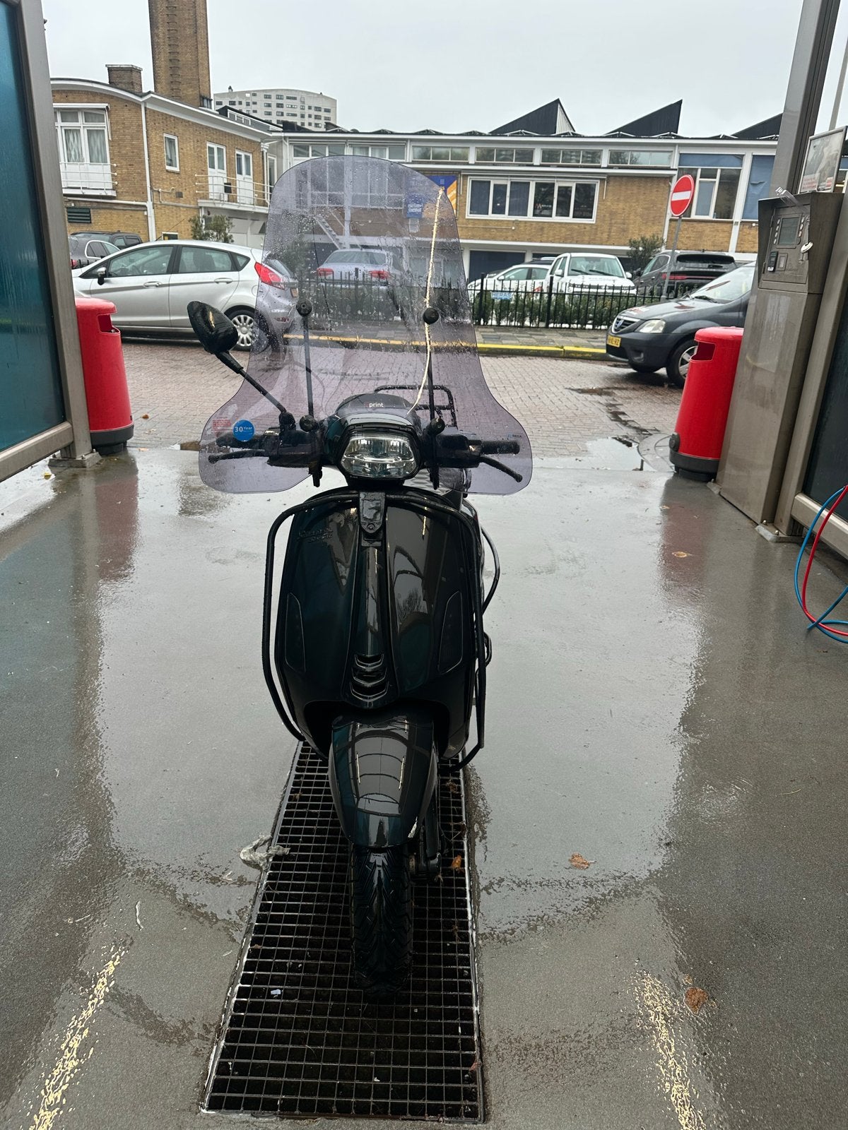 Vespa Sprint met schade - Rijdt nog, 24000 km, Fietsen en Brommers, Ophalen, Gebruikt, Vespa S, Benzine