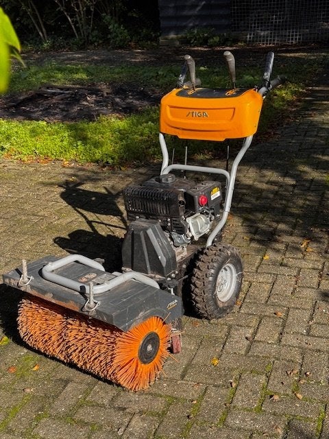 Stiga SWS 600 G veegmachine met opvangbak, Ophalen, Zo goed als nieuw, Stiga