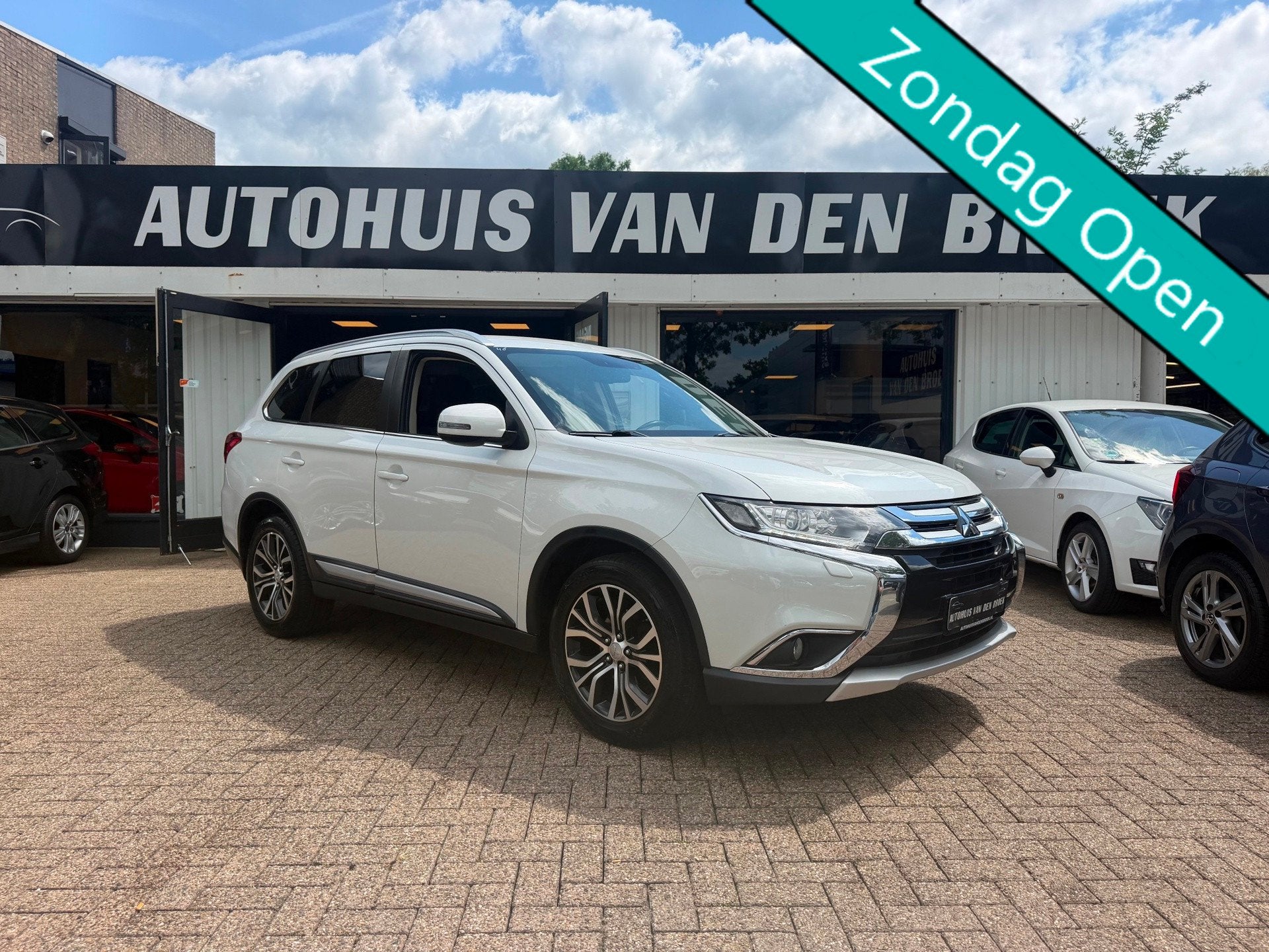 Mitsubishi Outlander 2.0 2WD Instyle|Navi|Cruise|Clima|Carpl, Auto's, Stof, Zwart, 4 cilinders, 150 pk