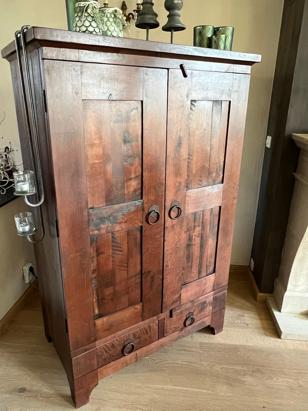 Massief houten kast met twee deuren en twee lades, Antiek en Kunst, Antiek | Meubels | Kasten, Ophalen