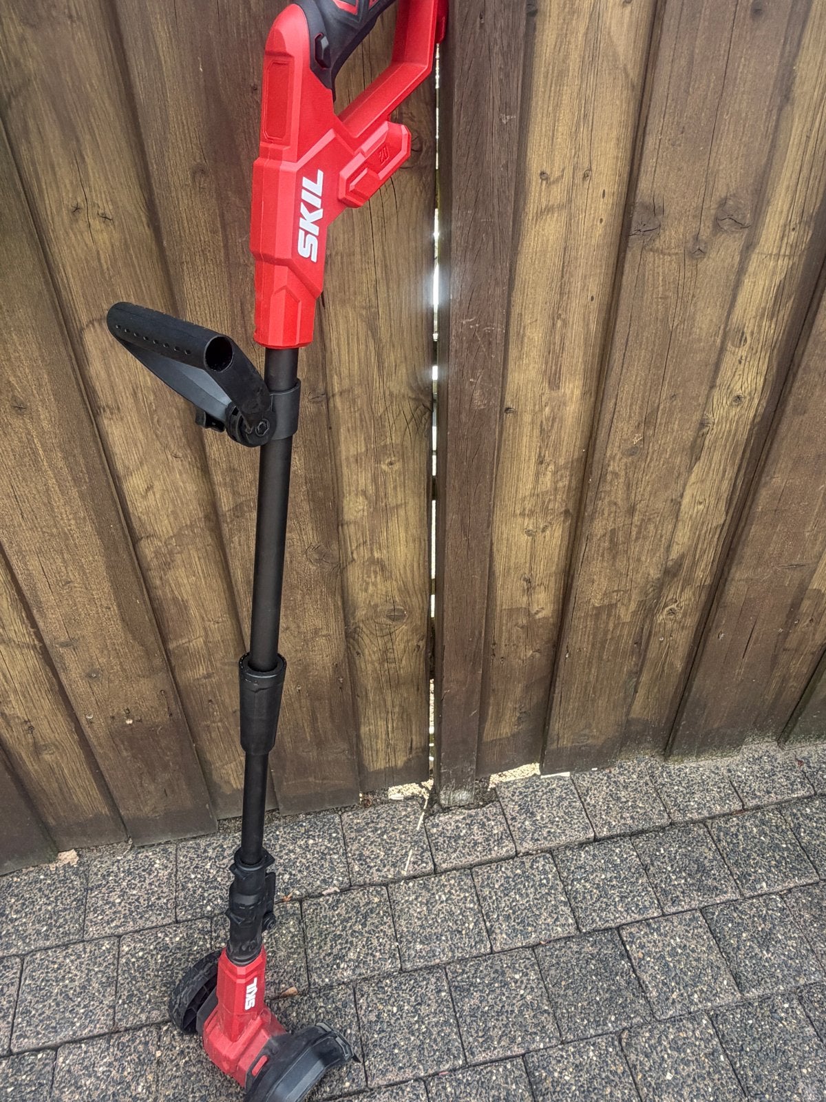 SKIL PWRCORE 20V Onkruidborstel met Accu en Lader, Ophalen, Zo goed als nieuw, Accu-grasmaaier