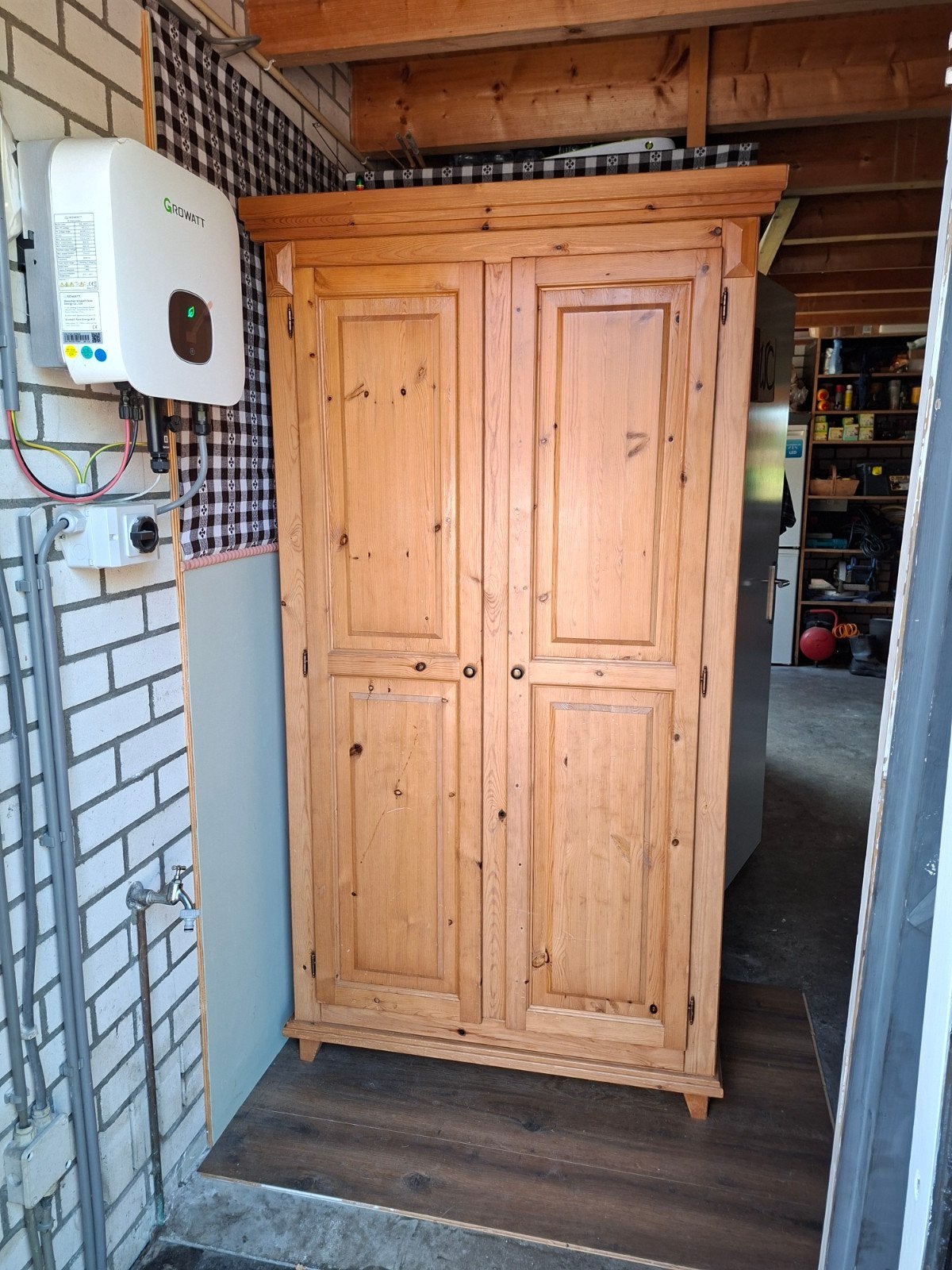 grenen (kleding) kast, Ophalen