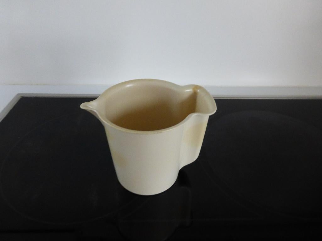 Tupperware melkkannetje  jaren 70, Ophalen of Verzenden, Zo goed als nieuw, Crème, Beker of Kan