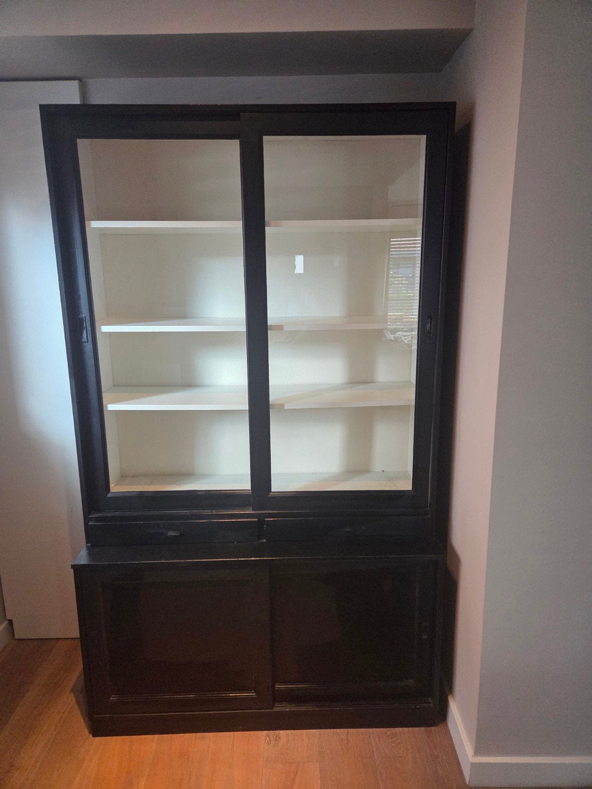 zwarte kast, Huis en Inrichting, Kasten | Vitrinekasten, Ophalen of Verzenden, 25 tot 50 cm, 100 tot 150 cm